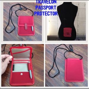 Travelon NWOT Passport Protector Crossbody